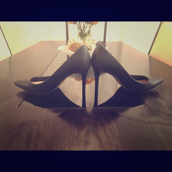 Jessica Simpson Shoes - Black faux snakeskin heels